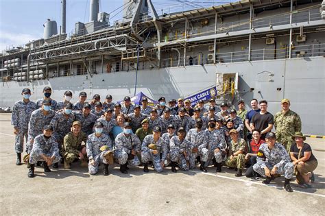 us navy in singapore base